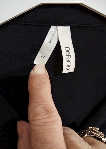 Düğmeli Siyah Uzun Kollu Keten Gömlek - Görsel 4