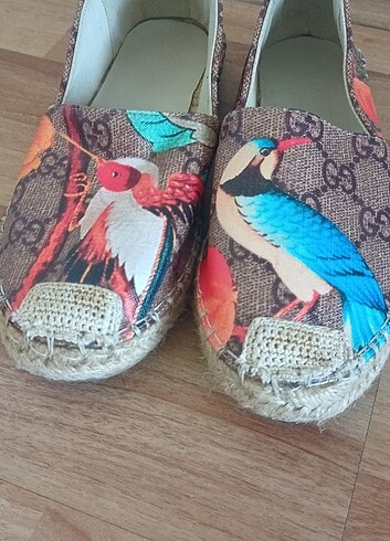 Diğer çift desenli sandalet