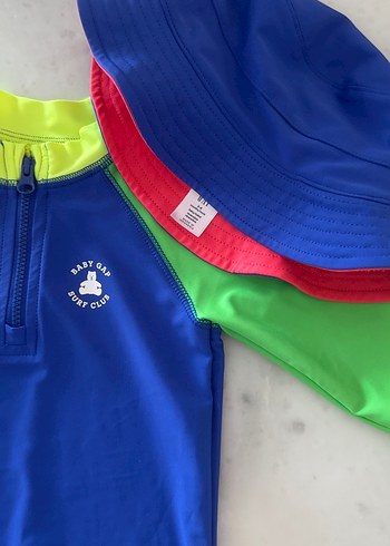 GAP Kısa Kollu Erkek Çocuk Mayo ve Şapka - Görsel 4