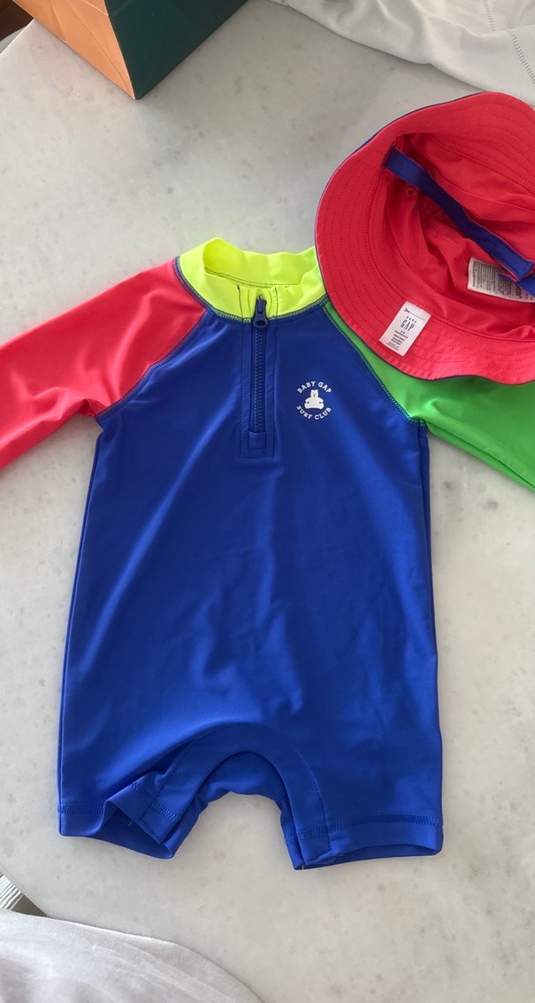 GAP Kısa Kollu Erkek Çocuk Mayo ve Şapka - Görsel 3