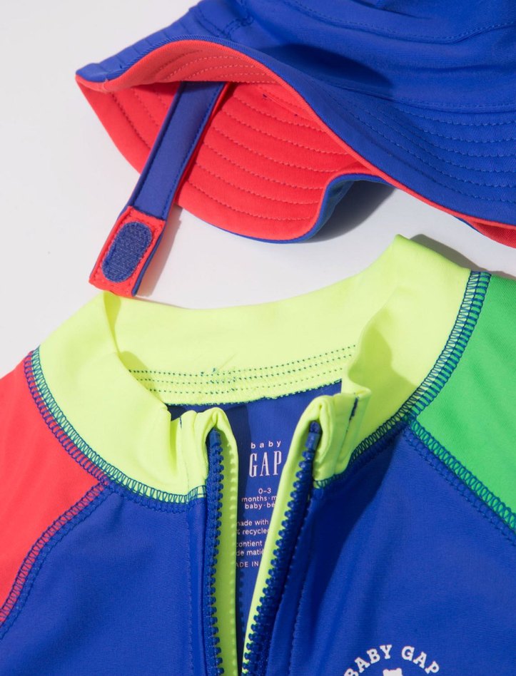 GAP Kısa Kollu Erkek Çocuk Mayo ve Şapka - Görsel 2