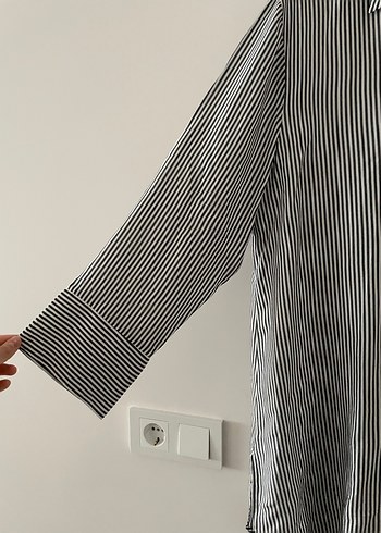 Düğmeli Gri çizgi Desenli Kadın Gömlek - Görsel 2