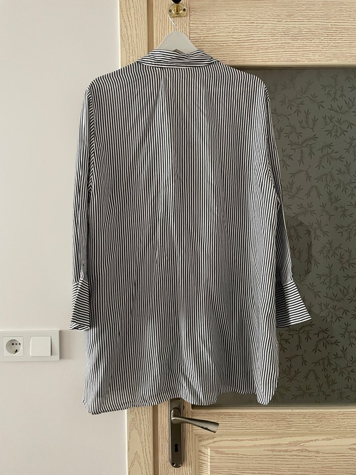 Düğmeli Gri çizgi Desenli Kadın Gömlek - Görsel 3