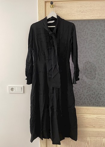 Uzun Siyah Keten Drapeli Ofis Elbisesi - Görsel 2