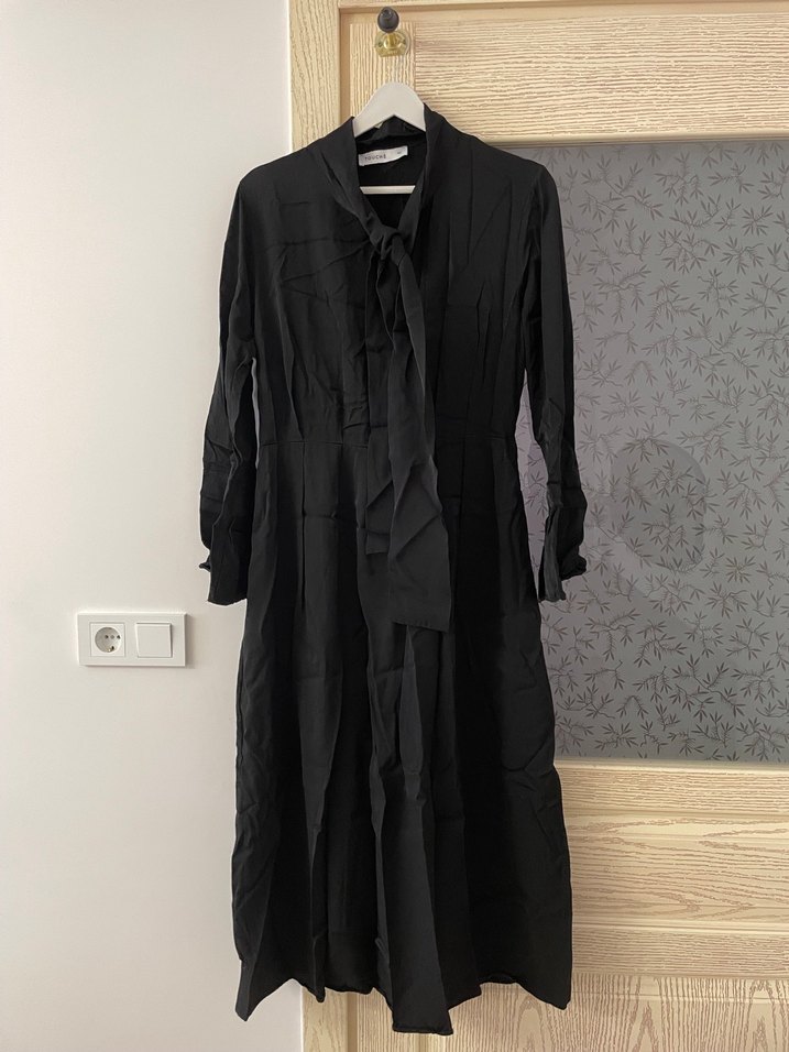 Uzun Siyah Keten Drapeli Ofis Elbisesi - Görsel 2