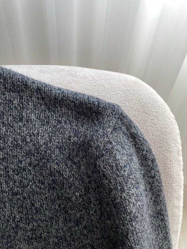 Gri Triko Boğazlı Kazak - Görsel 4