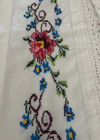 Nakışlı ve Dantelli Geleneksel Kumaş Örtü
