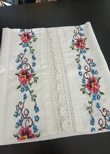 Nakışlı ve Dantelli Geleneksel Kumaş Örtü
