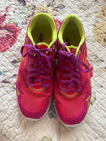 Skechers spor ayakkabı