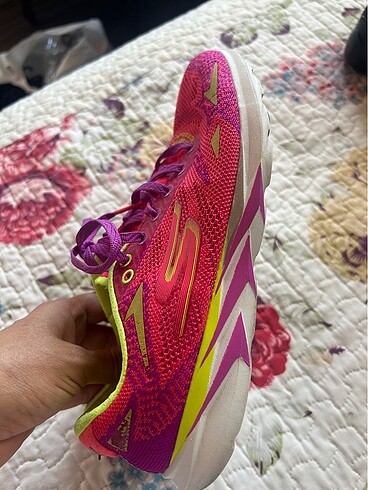 39 Beden Skechers spor ayakkabı