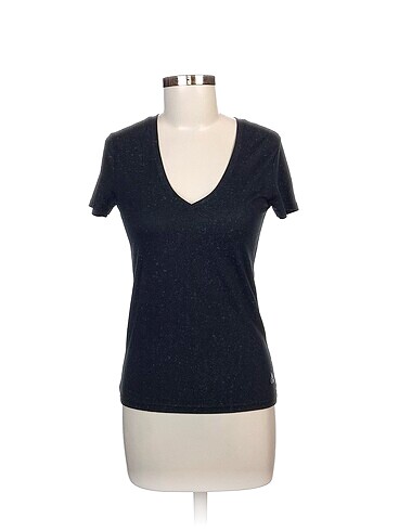 Adidas T-shirt %70 İndirimli.