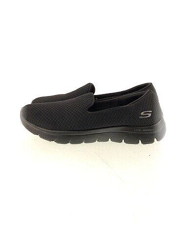 Skechers Spor Ayakkabı %70 İndirimli.