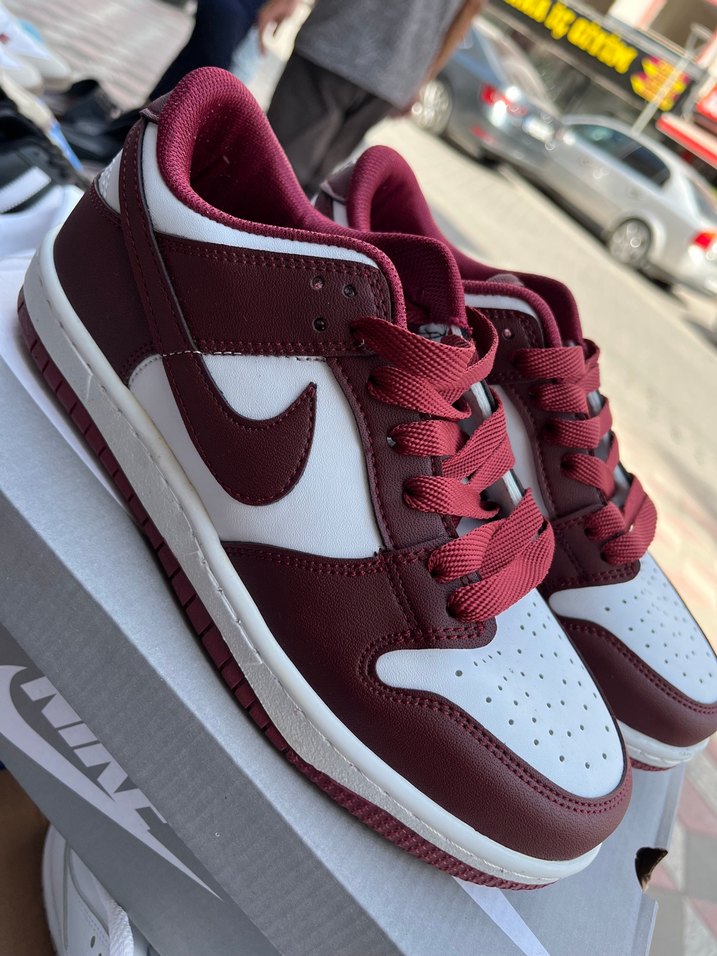 Nike Siyah-Beyaz Düşük Bilekli Sneaker 36-40 aralığı — görsel 3/7