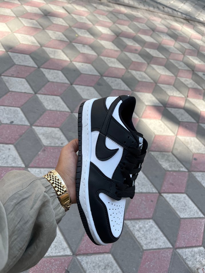 Nike Siyah-Beyaz Düşük Bilekli Sneaker 36-40 aralığı — görsel 2/7