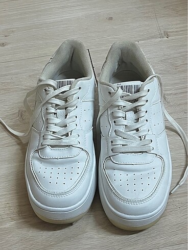 37 Beden beyaz Renk Bershka Spor Ayakkabı