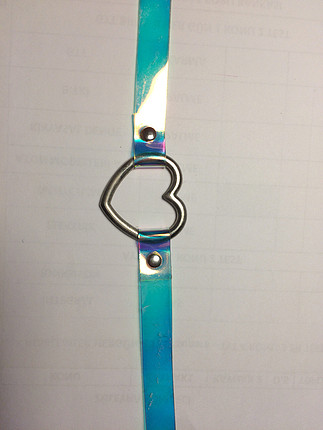 Kalpli hologram choker tasma kolye