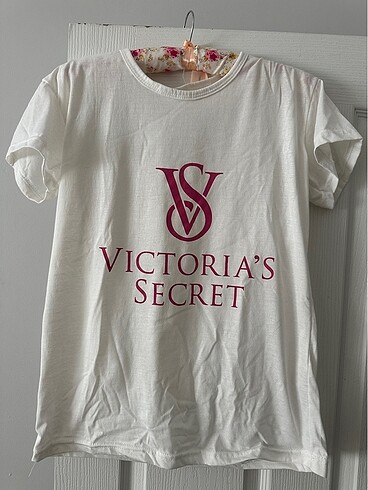 victoria?s secret tişört
