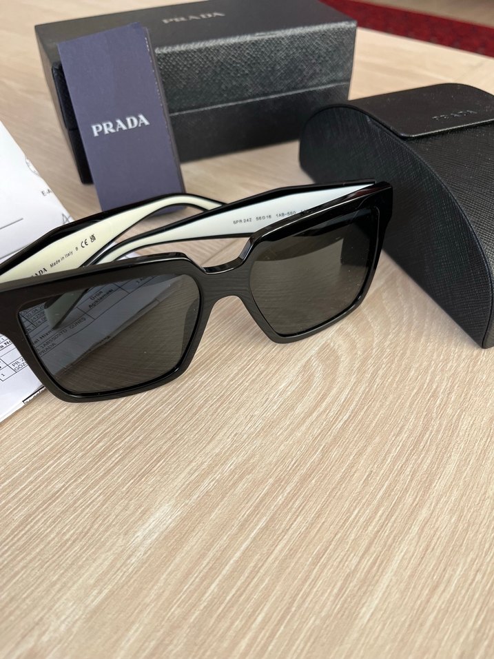 Prada Parlak Siyah Kadın Güneş Gözlüğü - Görsel 5