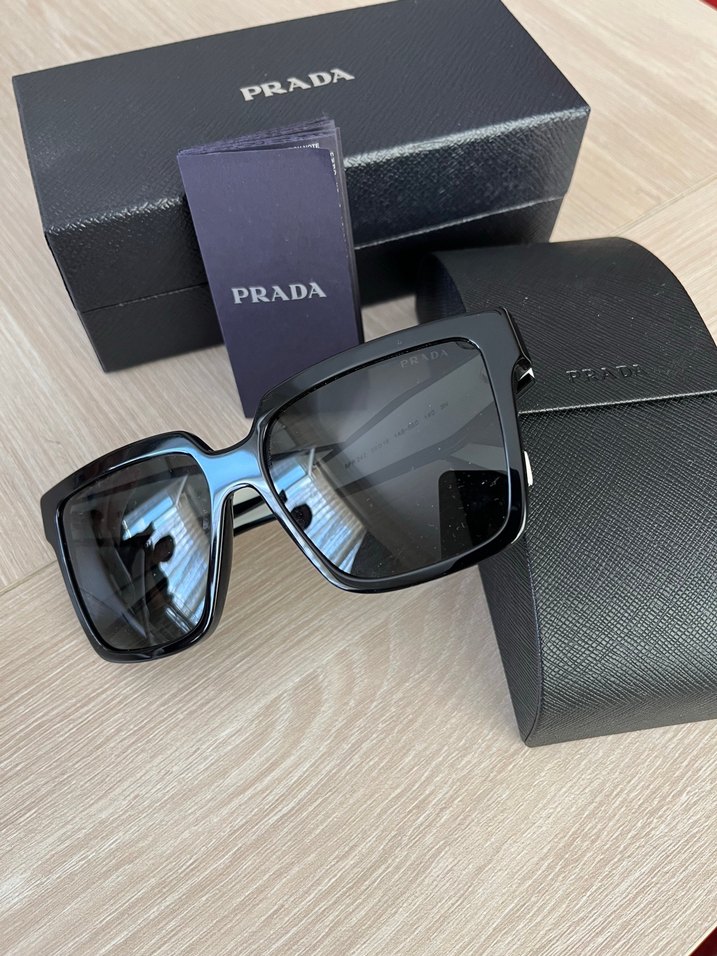 Prada Parlak Siyah Kadın Güneş Gözlüğü - Görsel 2