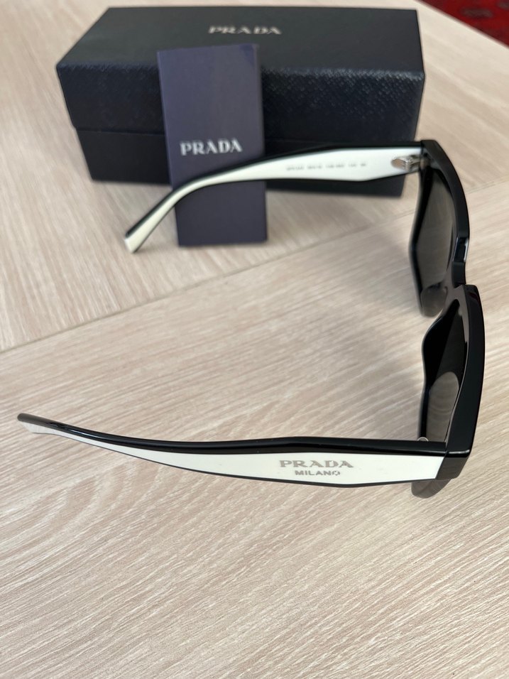 Prada Parlak Siyah Kadın Güneş Gözlüğü - Görsel 4