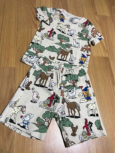 H&M şortlu takım