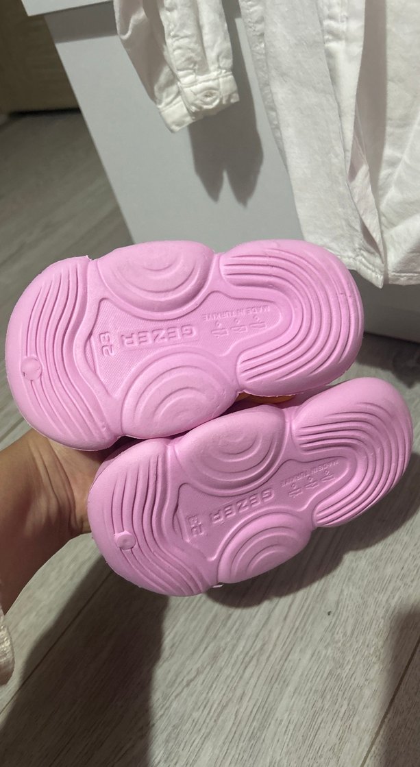 Kız Çocuk Pembe Baskılı Bantlı Terlik - Görsel 2