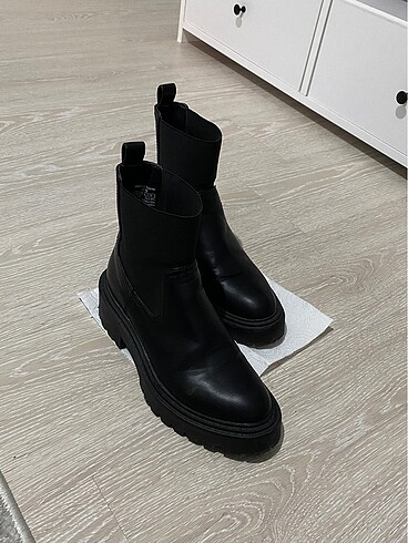 Stradivarius stradivarius Chelsea bot
