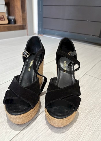 Siyah Kadın Dolgu Topuklu Sandalet - Görsel 2