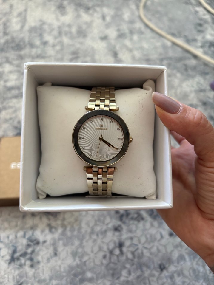 Essence Altın Renk Kadın Saat - Görsel 3