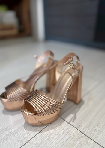 Altın Renkli Platform Topuklu Kadın Abiye Ayakkabı - Görsel 3