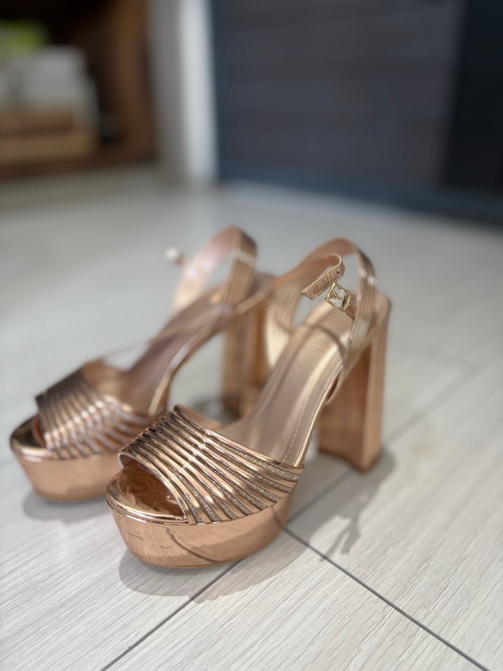 Altın Renkli Platform Topuklu Kadın Abiye Ayakkabı - Görsel 3