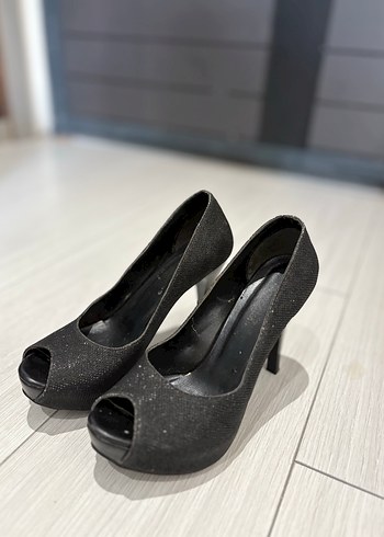 Siyah topuklu ayakkabı - Görsel 3