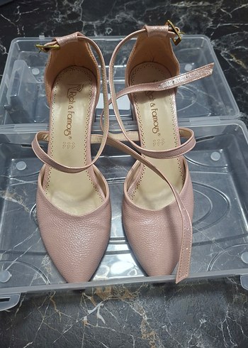Nine West ürünü