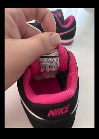 25 Beden Nike Kız Çocuk Pembe Siyah Spor Ayakkabı