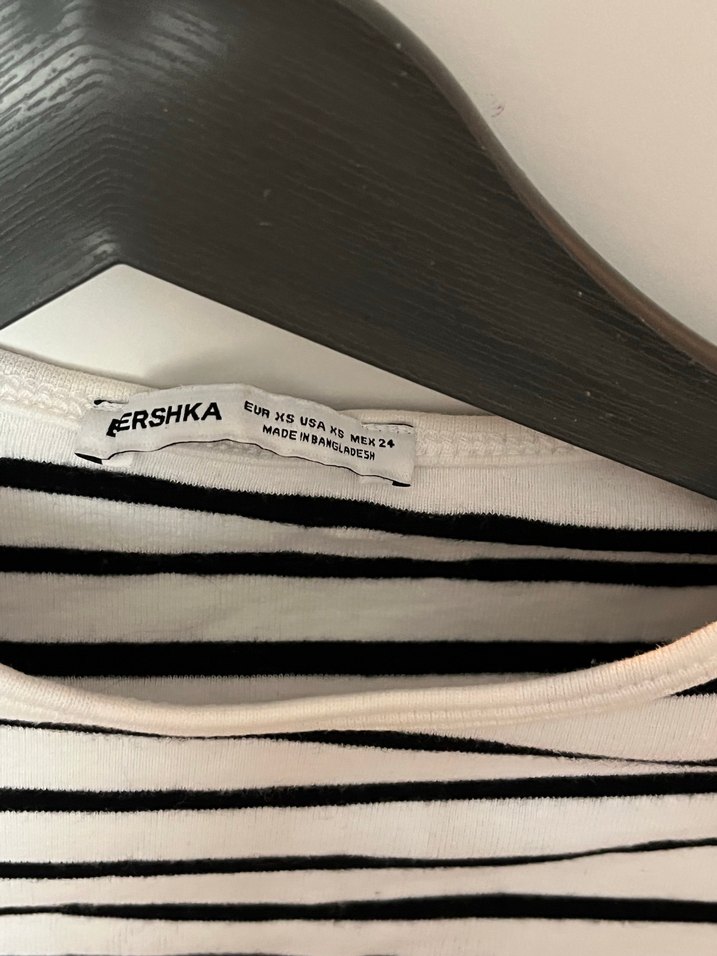 Bershka Siyah-Beyaz Çizgili Kısa Kollu Tişört — görsel 2/3