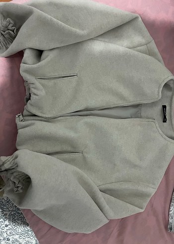 Bershka Siklik Ve Rahatlik Acik Bej Kisa Fermuarli Ceket