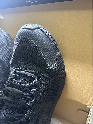 Under Armour erkek koşu ayakkabısı - Görsel 2