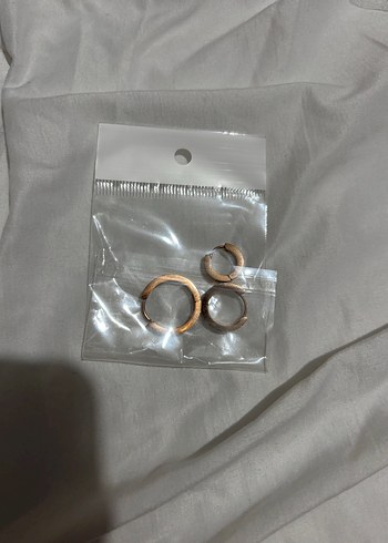 Altın Renkli Minimalist Midi Küpeler