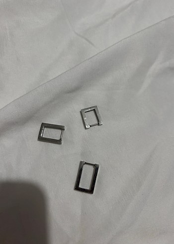 Gri Minimalist Kısa Tokalı Küpe