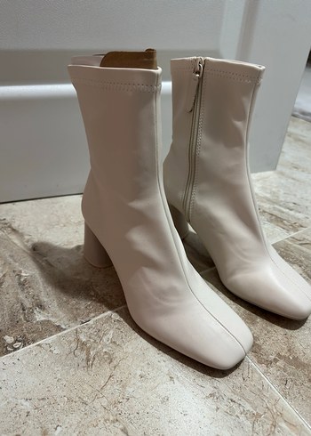 Beyaz Deri İnce Topuklu Kadın Bot - Görsel 2