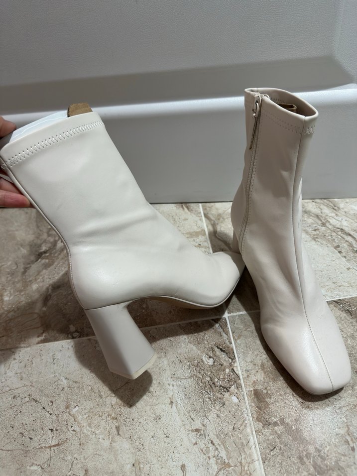 Beyaz Deri İnce Topuklu Kadın Bot - Görsel 3