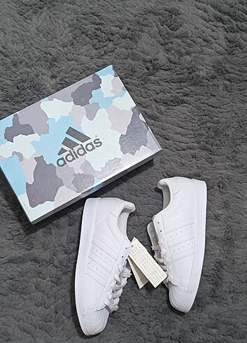 36 Beden beyaz Renk Adidas süperstar white İthal ürün ?? Orjinal kutusu ile gönderi