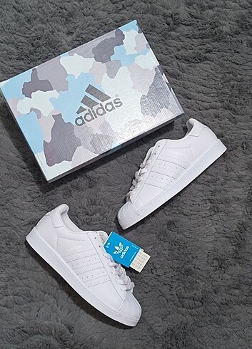 Adidas süperstar white İthal ürün ?? Orjinal kutusu ile gönderi