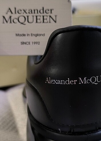 ????ALEXANDER MCQUEEN ????

İTHAL ÜRÜN

TOZ TORBASI?
YEDEK BAĞCI - Görsel 5