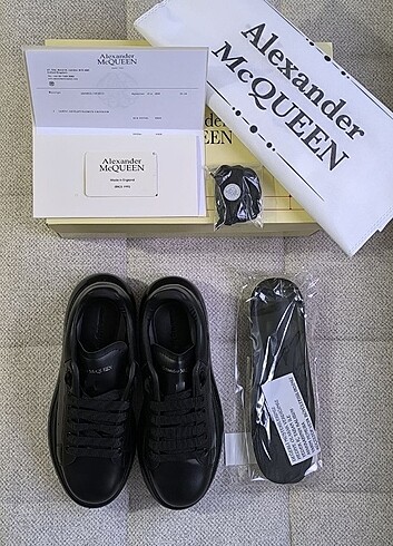 ????ALEXANDER MCQUEEN ????

İTHAL ÜRÜN

TOZ TORBASI?
YEDEK BAĞCI - Görsel 8