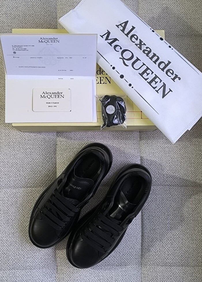 ????ALEXANDER MCQUEEN ????

İTHAL ÜRÜN

TOZ TORBASI?
YEDEK BAĞCI - Görsel 3