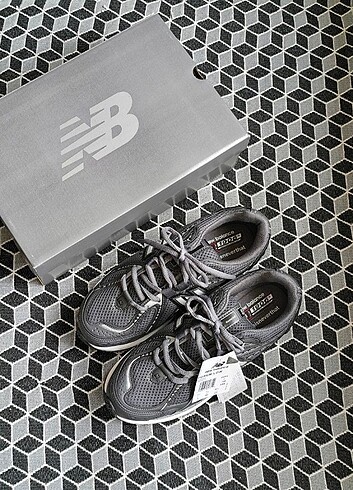 40 Beden siyah Renk ????????YENİ ÜRÜN???????? NEW BALANCE 1906 SERİES GRİ ANTRASİT