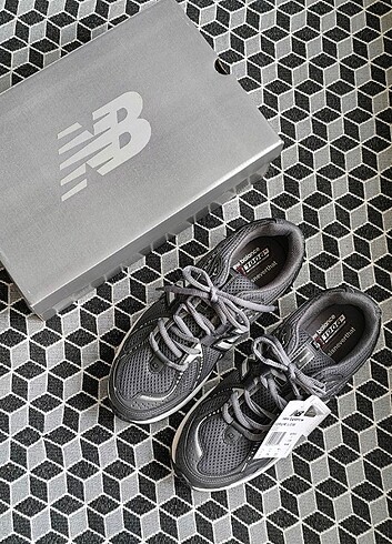 41 Beden siyah Renk ????????YENİ ÜRÜN???????? NEW BALANCE 1906 SERİES GRİ ANTRASİT 