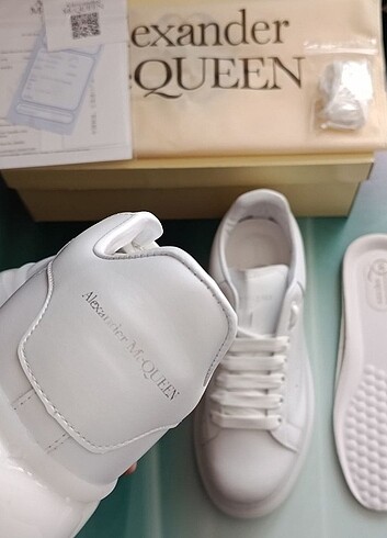 Alexander McQueen 44