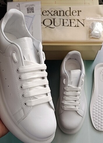 ALEXANDER MCQUEEN ??????

ERKEK BEYAZ

40-41-42-43-44 NUMARA STO - Görsel 5